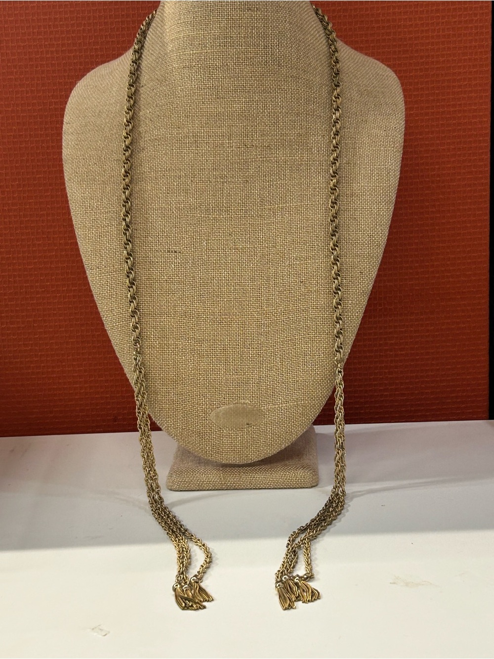 Gorgeous vintage gold tone tasseled lariat necklace